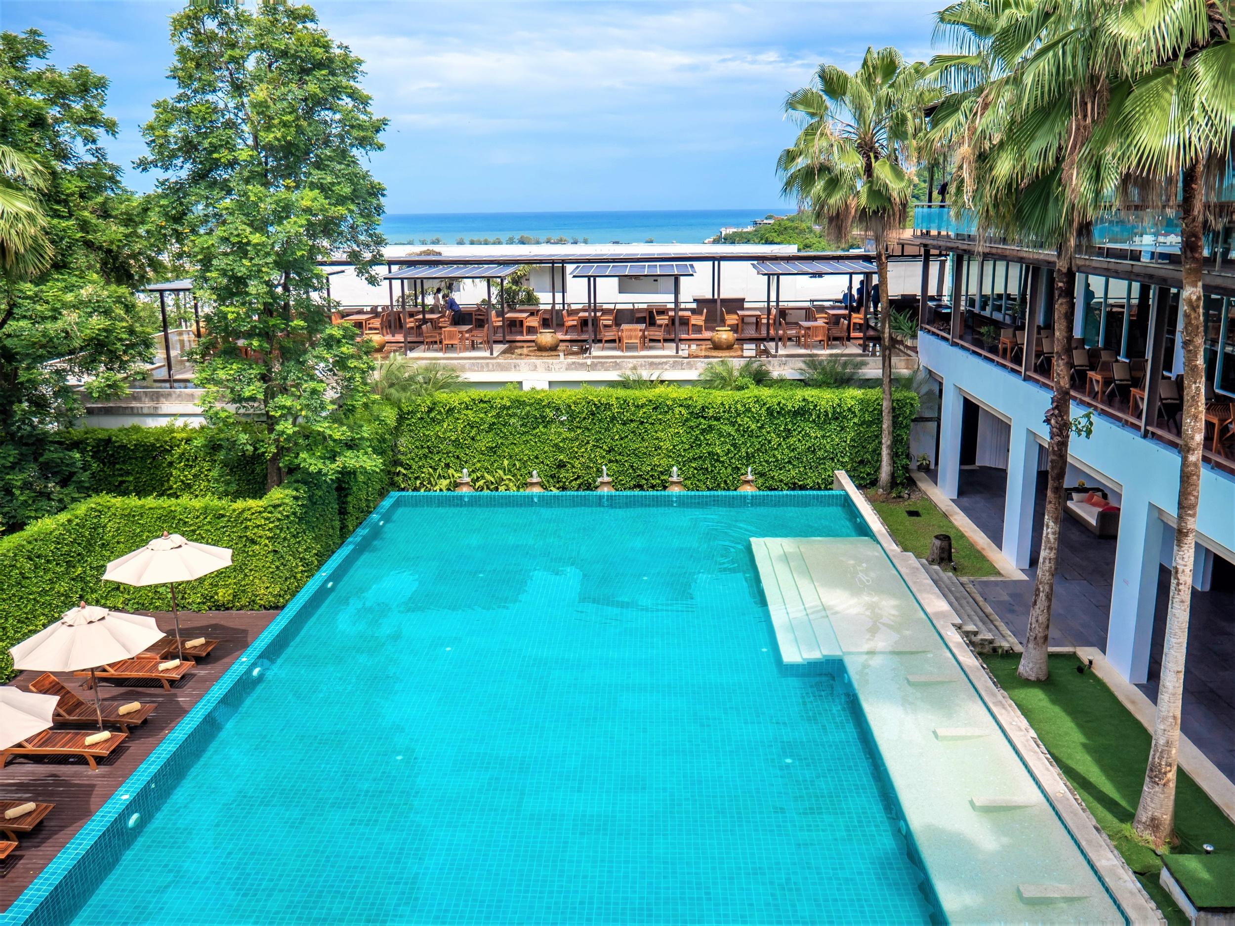 Wyndham Sea Pearl Resort, Phuket Patong Ngoại thất bức ảnh The swimming pool at the hotel