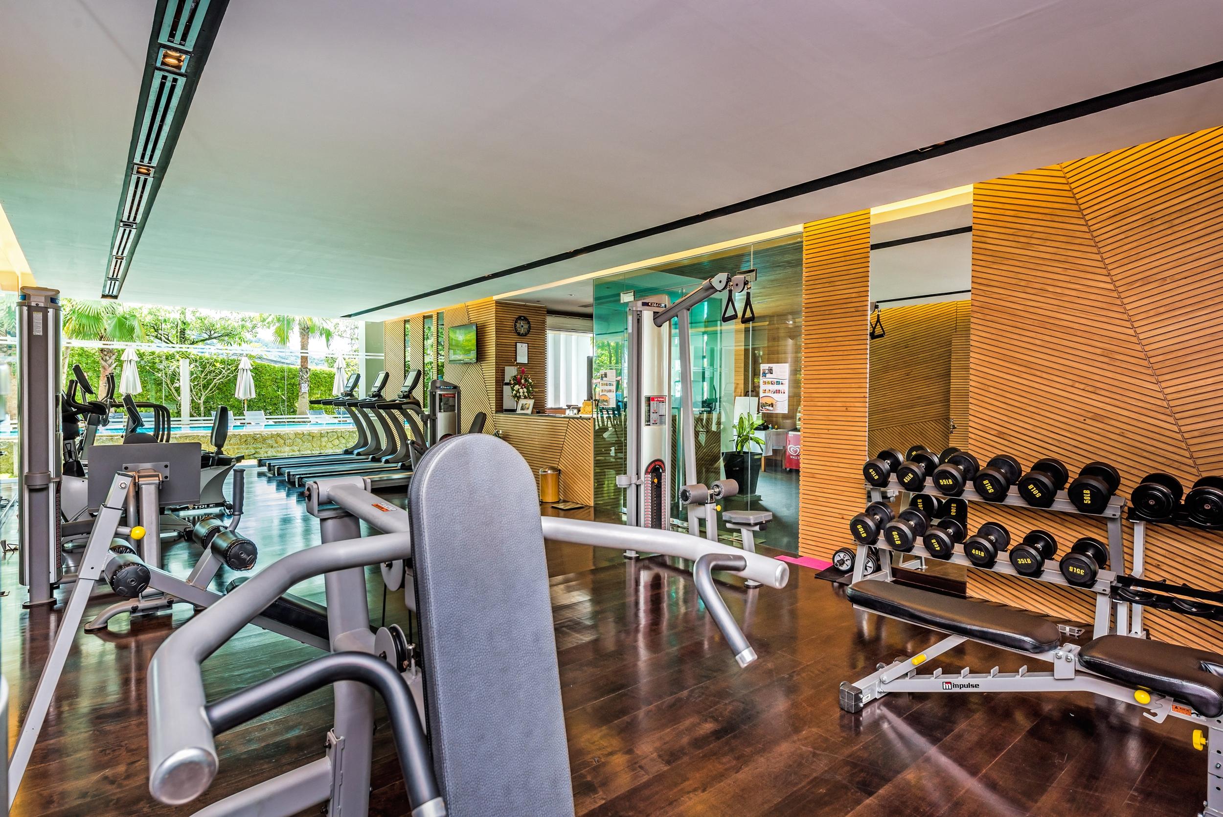 Wyndham Sea Pearl Resort, Phuket Patong Ngoại thất bức ảnh The gym at the hotel