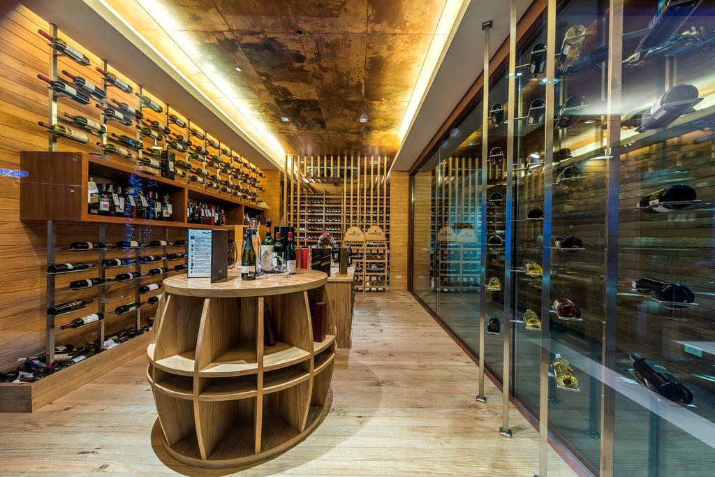 Wyndham Sea Pearl Resort, Phuket Patong Ngoại thất bức ảnh Wine cellar at the Ritz-Carlton, Downtown, Los Angeles
