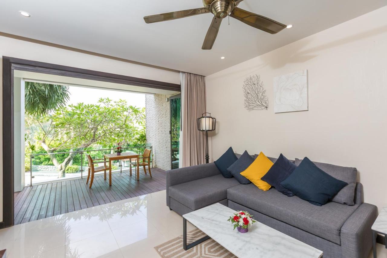 Wyndham Sea Pearl Resort, Phuket Patong Ngoại thất bức ảnh A living room with a ceiling fan