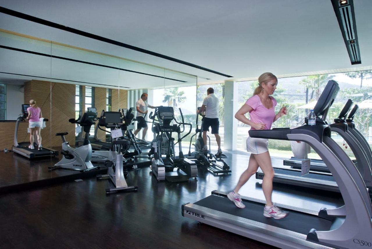 Wyndham Sea Pearl Resort, Phuket Patong Ngoại thất bức ảnh A treadmill in a gym