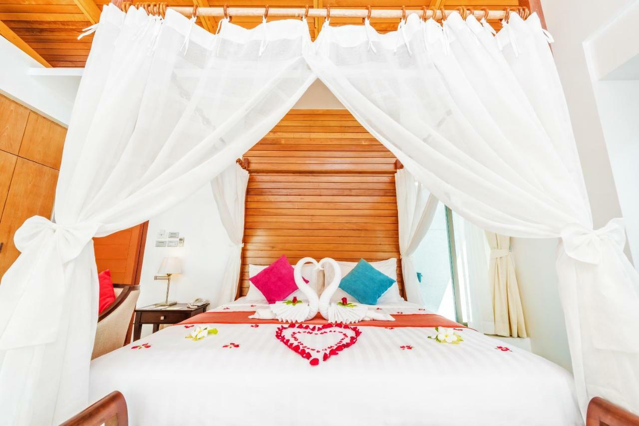 Wyndham Sea Pearl Resort, Phuket Patong Ngoại thất bức ảnh A bed with a canopy