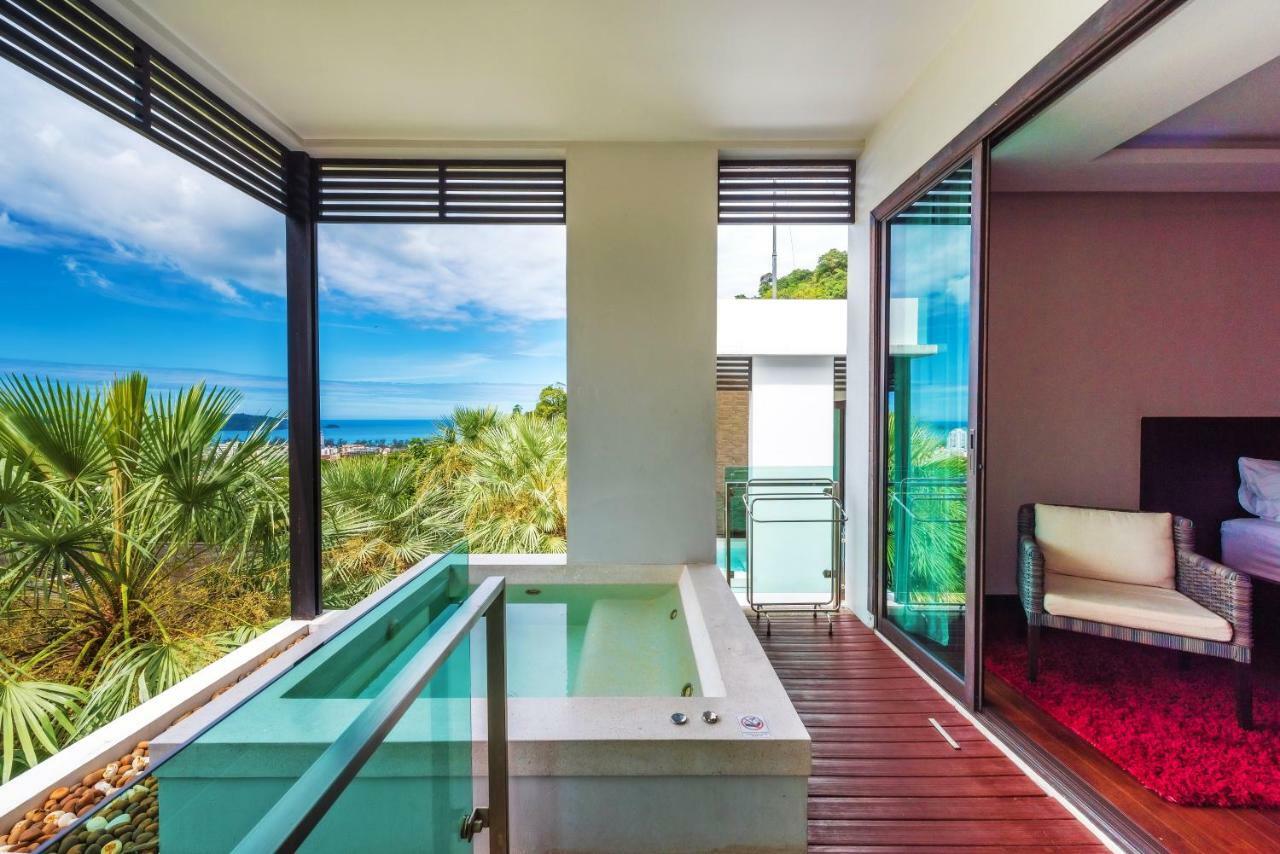 Wyndham Sea Pearl Resort, Phuket Patong Ngoại thất bức ảnh A private pool at the hotel