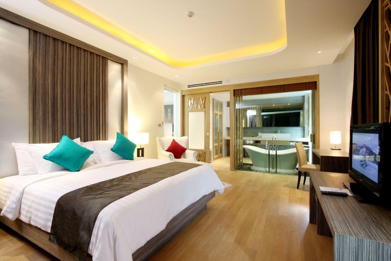 Wyndham Sea Pearl Resort, Phuket Patong Ngoại thất bức ảnh Deluxe Suite