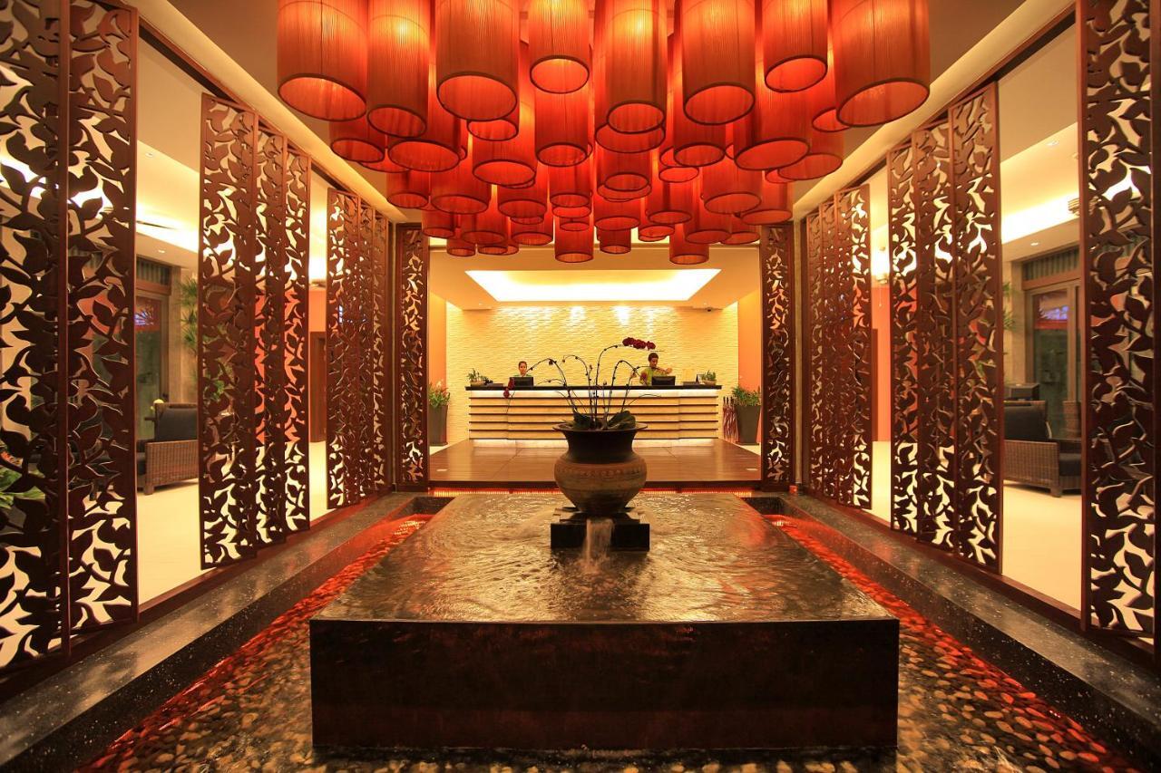 Wyndham Sea Pearl Resort, Phuket Patong Ngoại thất bức ảnh The lobby of the hotel